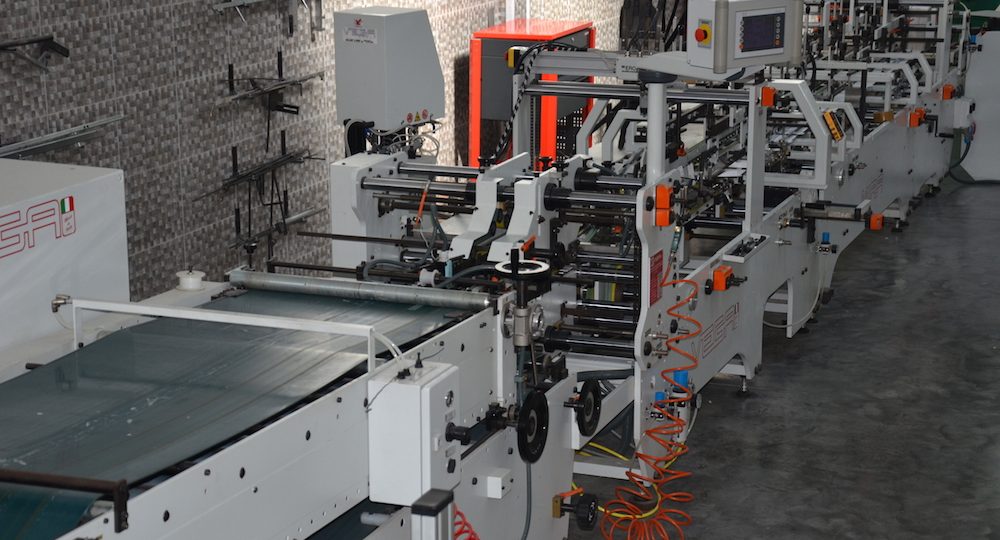 Somos una empresa especializada en la producción y comercialización de bases, cajas para tortas así como todo tipo de cajas usadas en la pastelería fina.